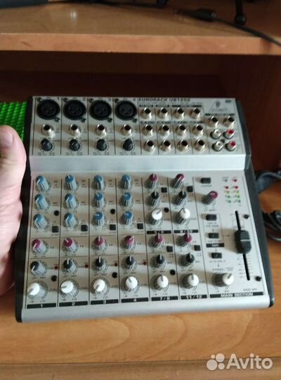 Микшерный пульт Behringer Eurorack UB1202