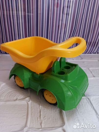 Большой грузовик машина