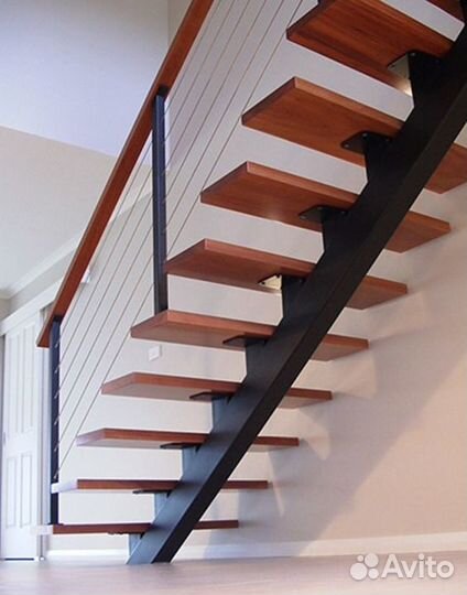 Каркас из метала Лестницы на Ломанном Косоуре на В
