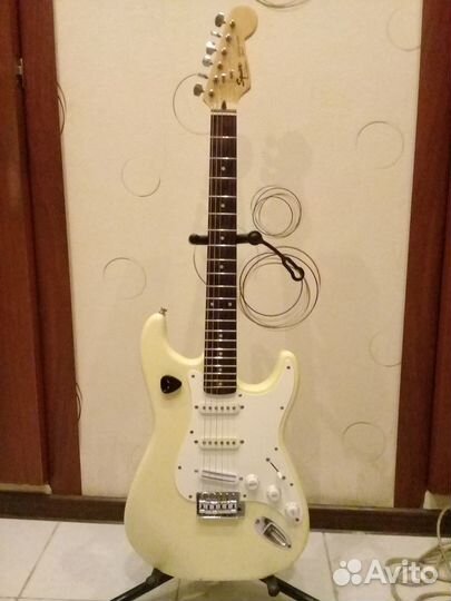 Электрогитара Fender Squier Stratocaster HSS-Корея