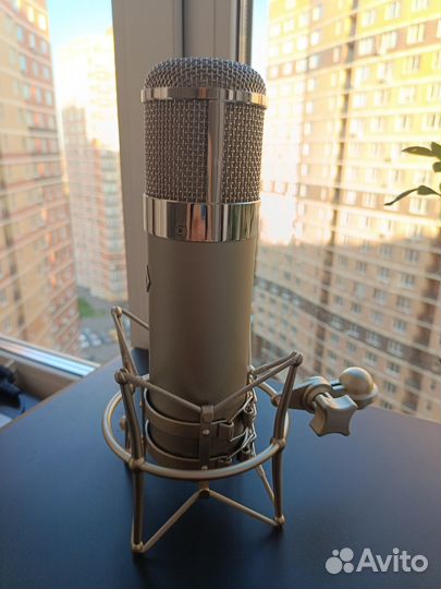 Студийный микрофон Neumann u 47