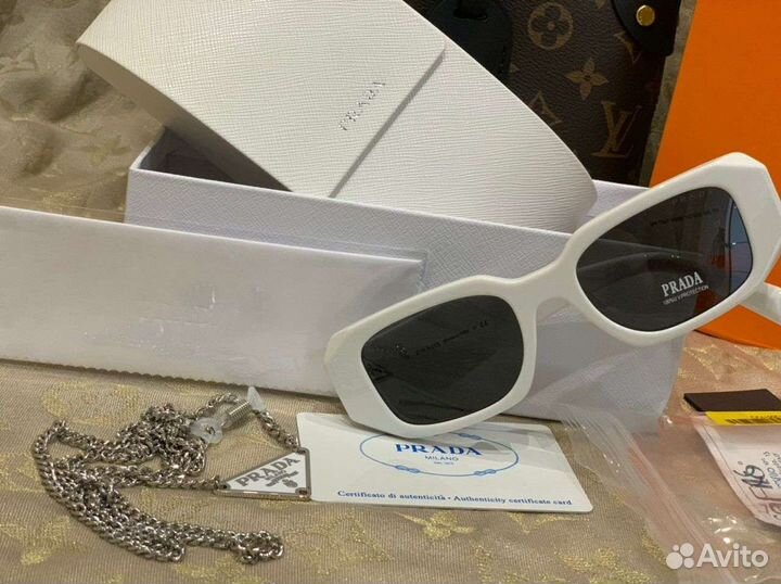 Солнцезащитные очки