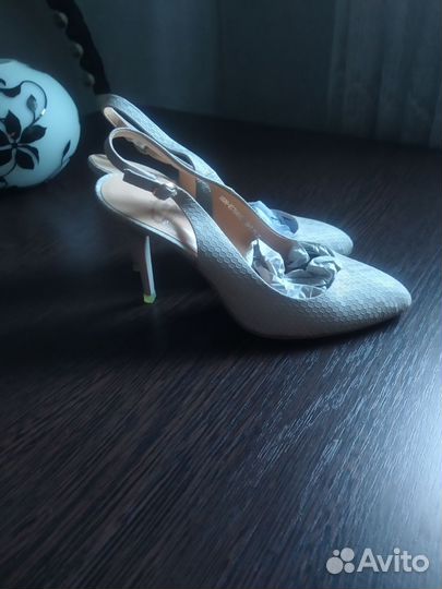 Туфли женские с открытой пяткой 39 размер