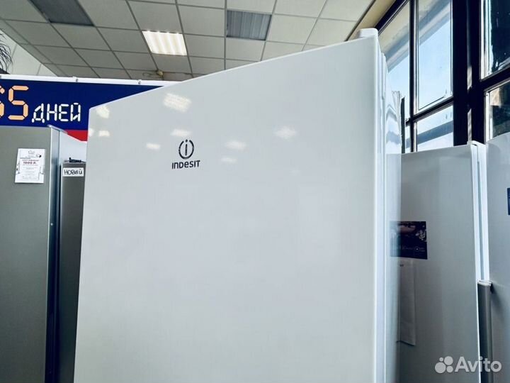 Большие и маленькие холодильники в наличии