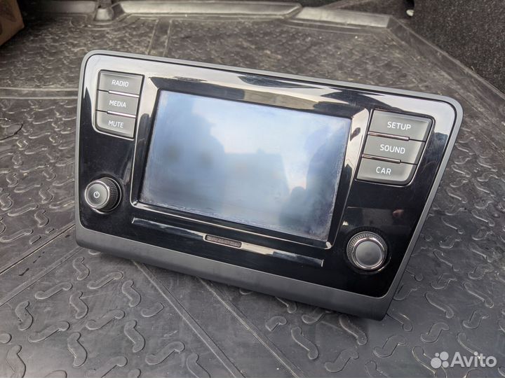 Штатная магнитола автомобиля skoda rapid 2019 г.в