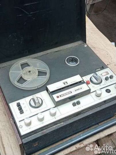 Катушечный магнитофон Маяк 203