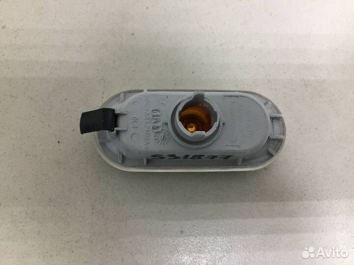 Повторитель на крыло Volkswagen Polo Sed RUS 2011