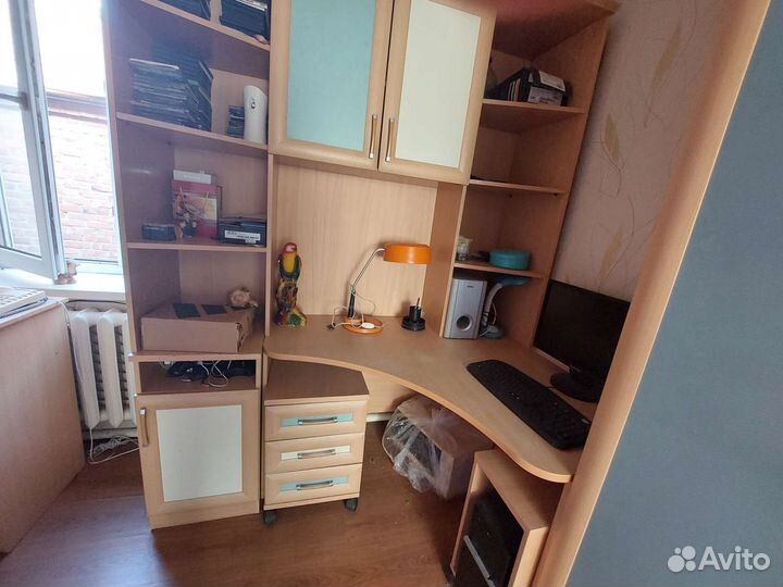 Угловой компьютерный стол и шкаф бу