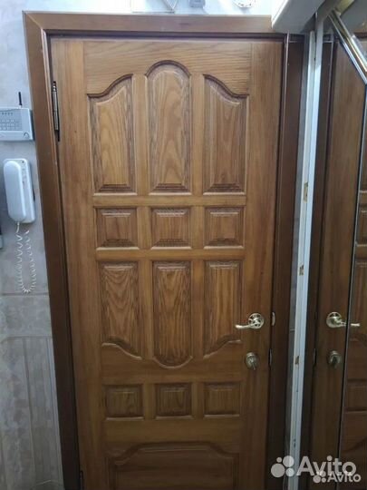 Дверь входная деревянная с коробкой