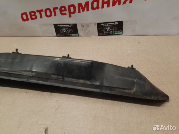 Пыльник крыла правый Mercedes C180 C204 271.820