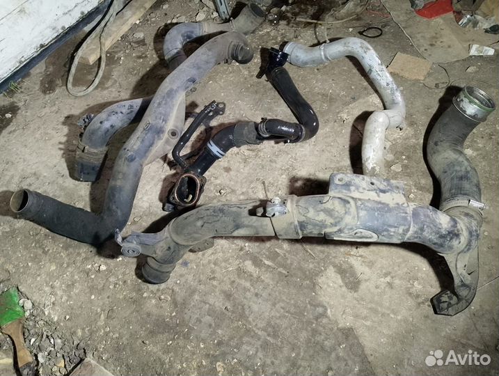 Патрубок Пассат Б6 2008