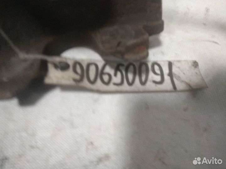 Суппорт передний правый Opel Zafira B (2005)