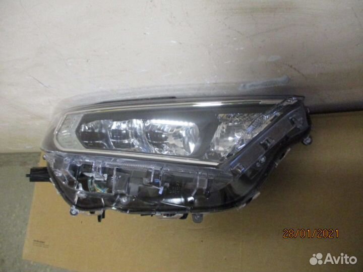 Фара правая Toyota RAV4