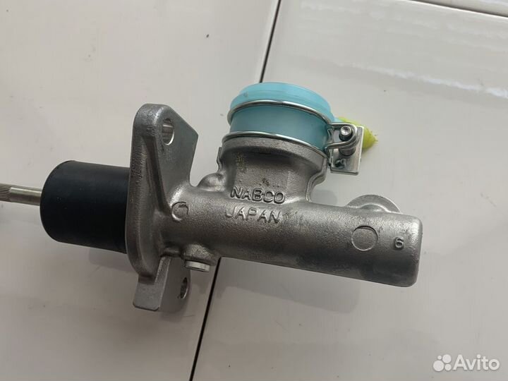 Главный цилиндр сцепления Nissan Atlas H41 J2F23