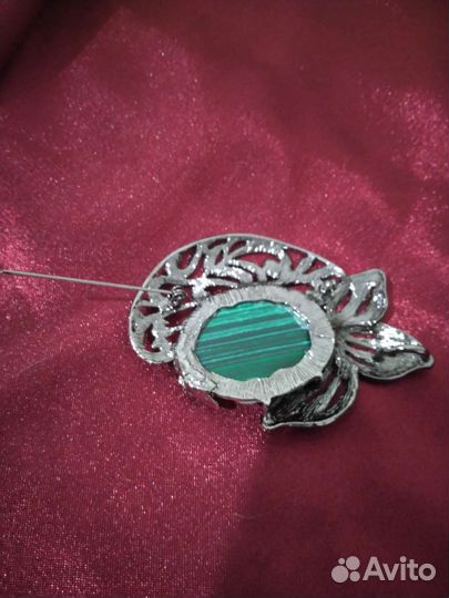 Брошь с малахитом