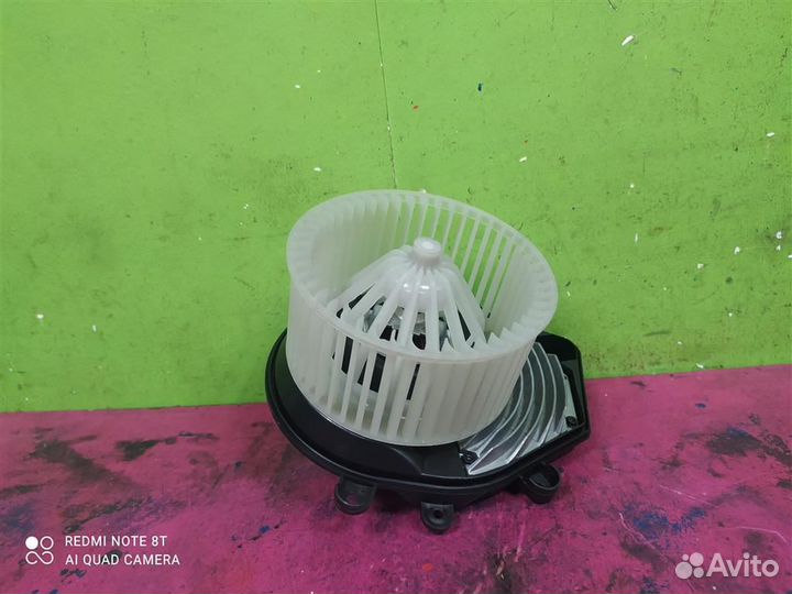 Моторчик вентилятор печки VW Passat B5+ 8D1820021
