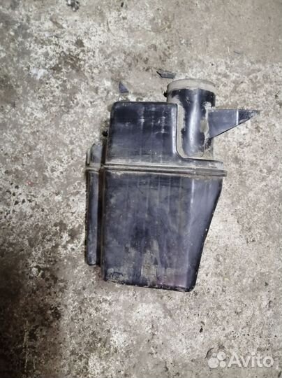 Резонатор воздушного фильтра Toyota Carina E