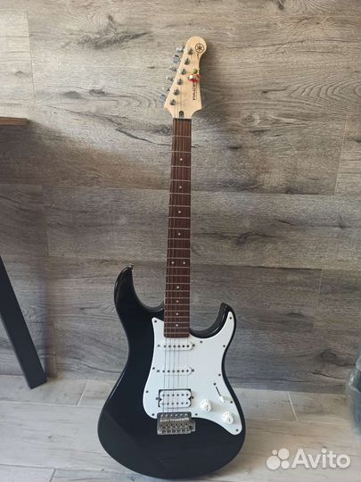 Электрогитара Yamaha pasifica 112j