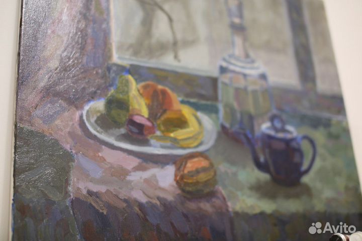 Картина маслом натюрморт на подоконнике с графином