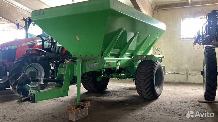 Разбрасыватель удобрений Unia RCW-5500, 2016