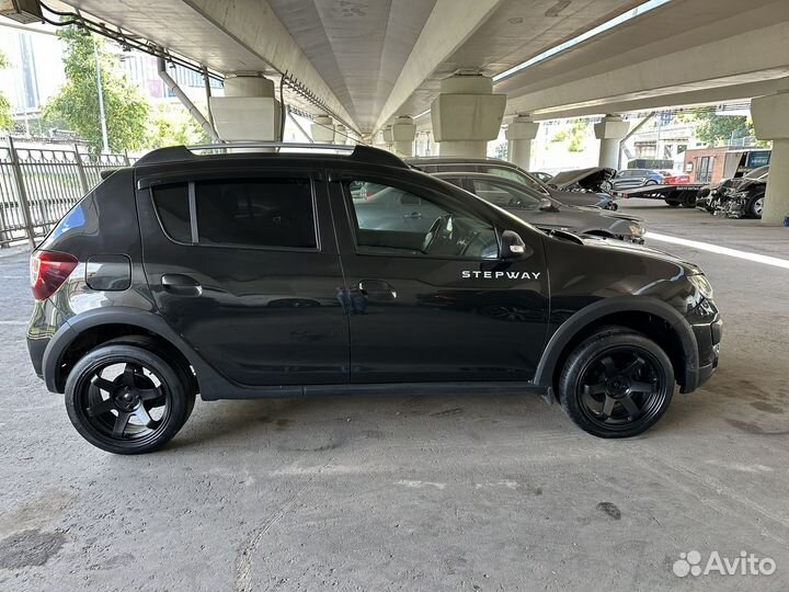 Renault Sandero Stepway 1.6 МТ, 2016, битый, 178 000 км