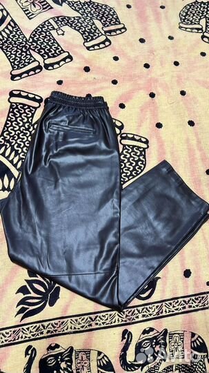 Брюки кожаные mango