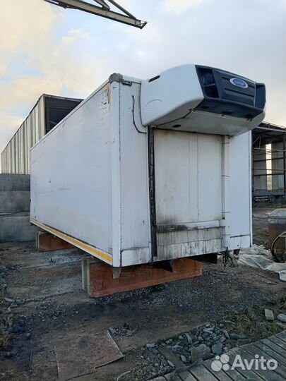 Будка с рефрижератором и гидробортом
