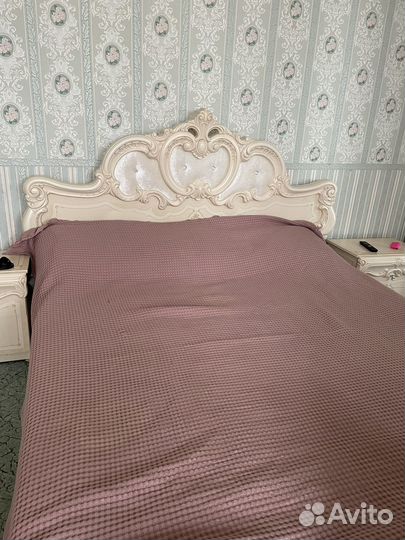 Спальный гарнитур