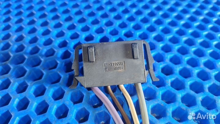 Разъем резистора отопителя Renault Logan 1