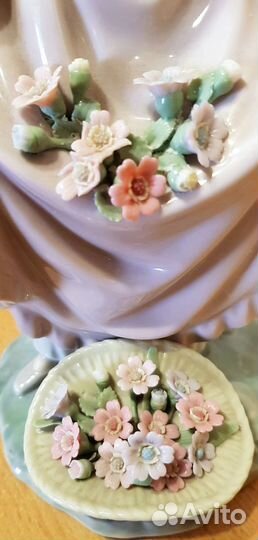 Фарфоровая статуэтка 