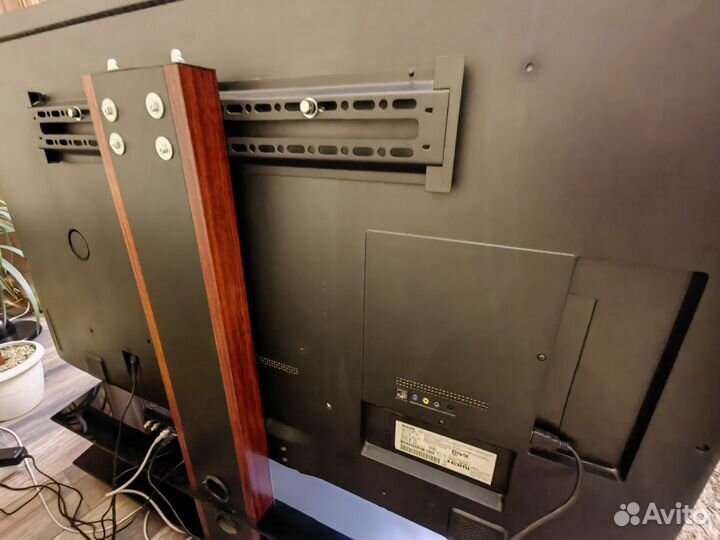 Стеклянная тумба под тв