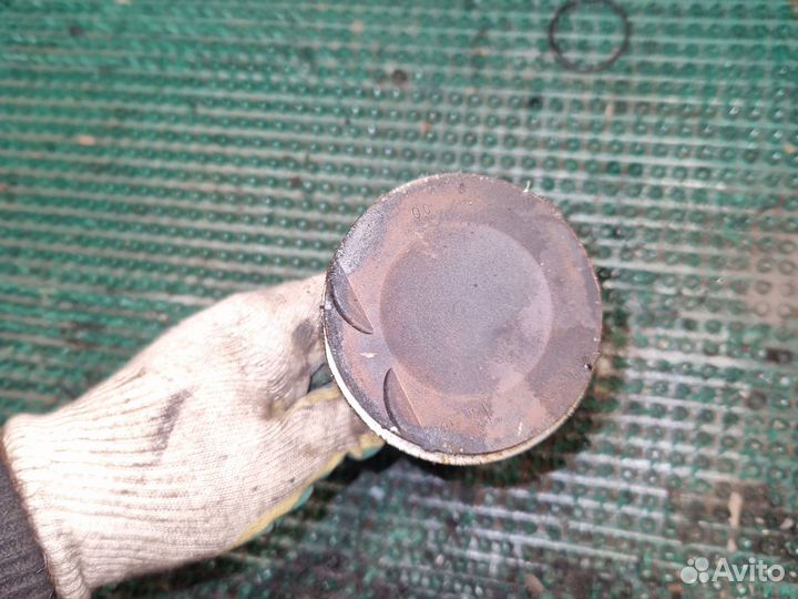 Поршень Opel Vectra B 1.8 с шатуном