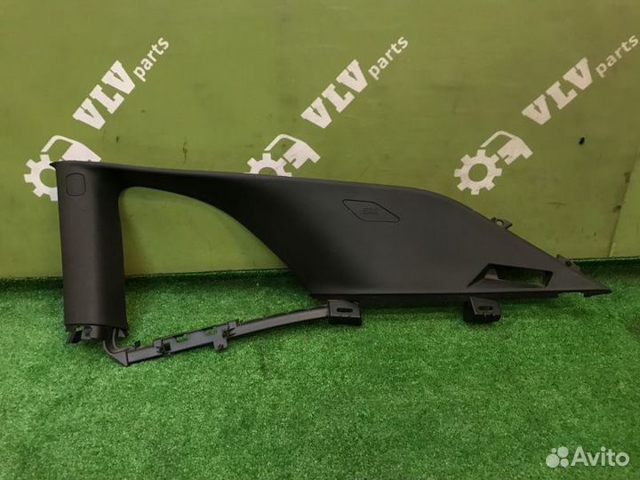 Обшивка стойки задняя правая Dodge Challenger