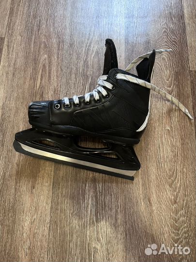 Коньки хоккейные
