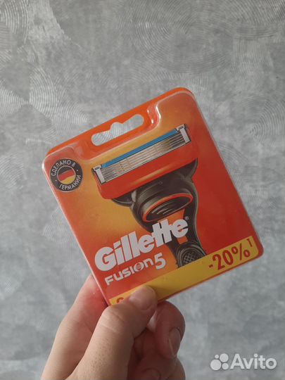 Сменные касеты 8 штук Gillette fusion 5