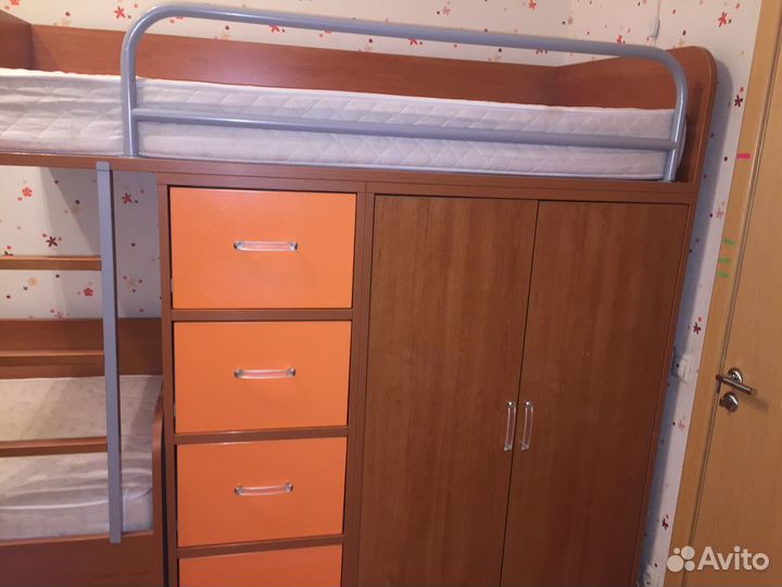 Двухъярусная кровать со шкафом