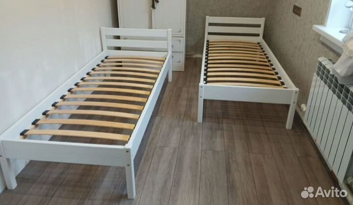 Кровать деревянная