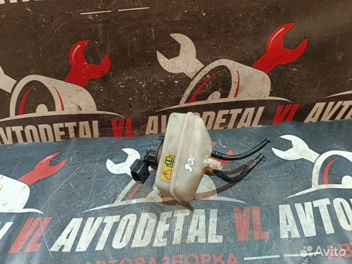 Бачок тормозного цилиндра Ford Focus 1 MK1 1.8L