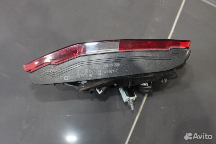 Фонарь задний внутренний левый Mercedes Benz W212