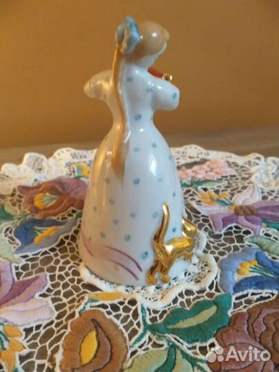 Статуэтка фарфор Дулево (хлопотуния с чайником)