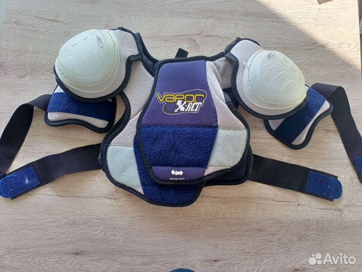 Нагрудник хоккейный bauer