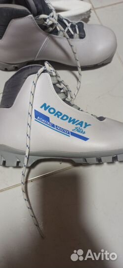 Продам коньки и лыжные ботинки для девочки