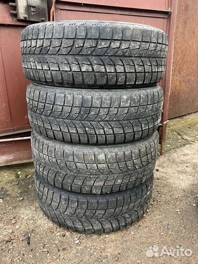 Bridgestone Blizzak WS-60 215/65 R15 96R