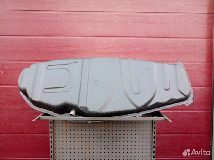 Топливный бак Тойота Рав 4