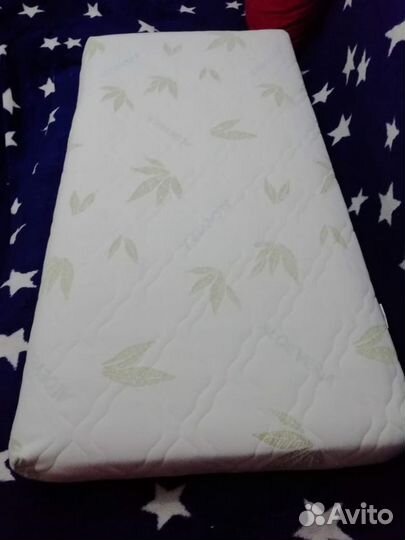 Продам кроватку-маятник, матрас, бельё, балдахин