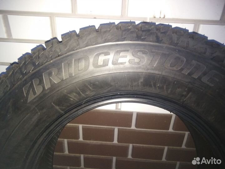 Bridgestone Blizzak Spike-02 205/70 R15