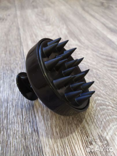 Массажная щетка для кожи головы H&M