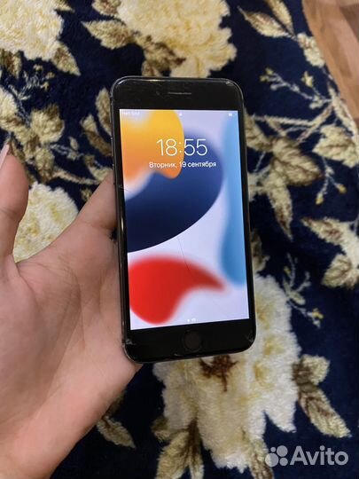 Телефон iPhone 8 64 gb