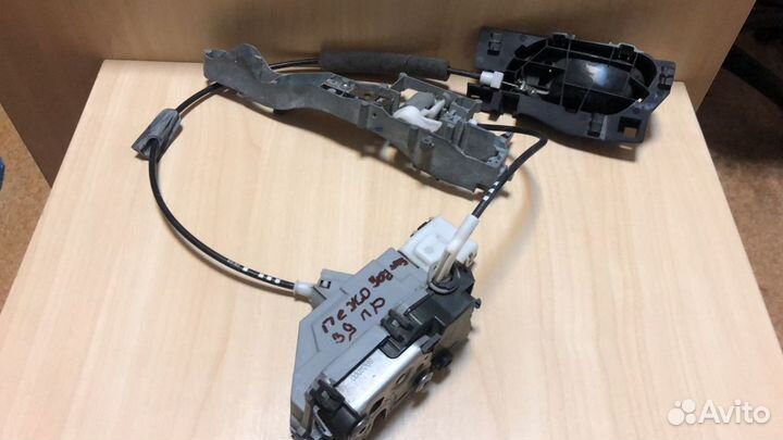 Замок задней правой двери peugeot 308