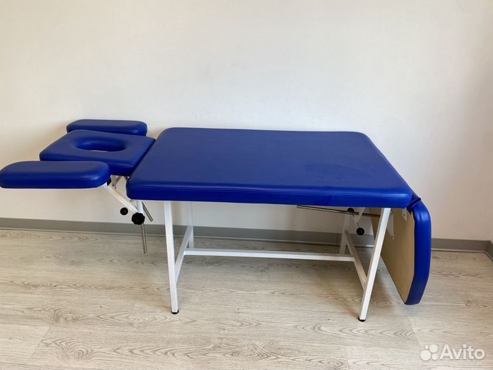Массажная кушетка с вырезом